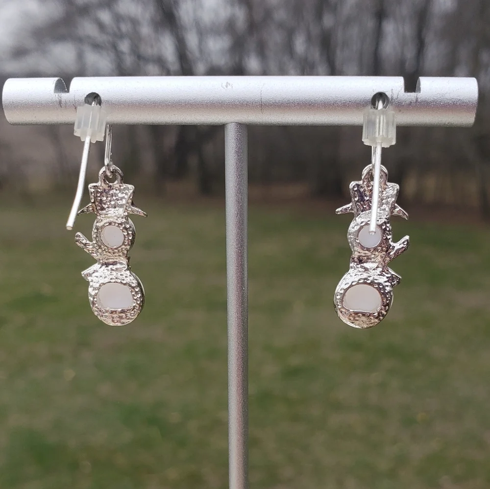 48. Elegant Snowman Pearl Earrings - Picture 4 of 7